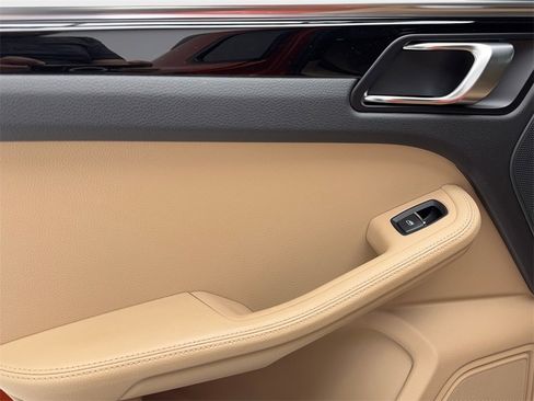 Used 2023 Porsche Macan image 42
