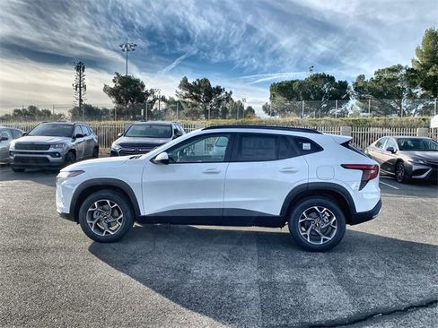 Used 2026 Chevrolet Trax LT image 3