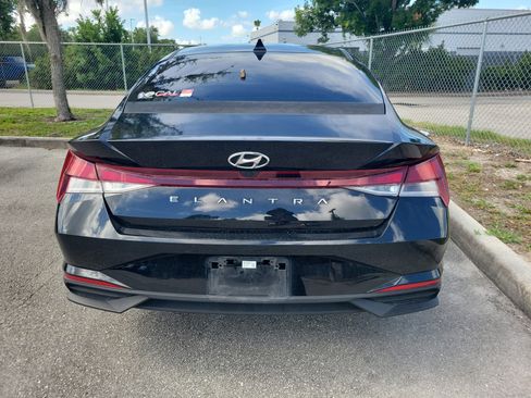 Used 2022 Hyundai Elantra SEL w/ Convenience Package FWD image 6