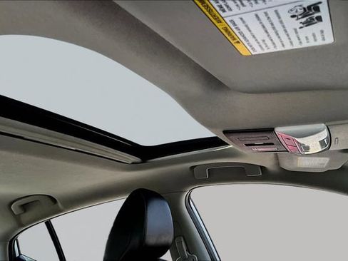 Used 2023 Nissan Sentra SR w/ SR Premium Package FWD image 26