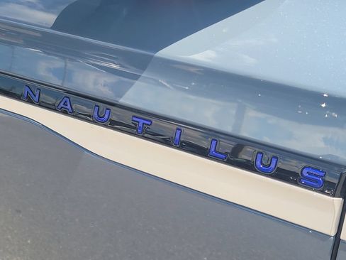 Certified 2025 Lincoln Nautilus Premier AWD/4WD image 6