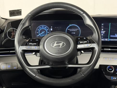 Used 2025 Hyundai Elantra Limited FWD image 39