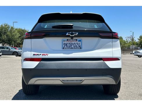 Used 2023 Chevrolet Bolt EUV LT w/ Convenience Package FWD image 4