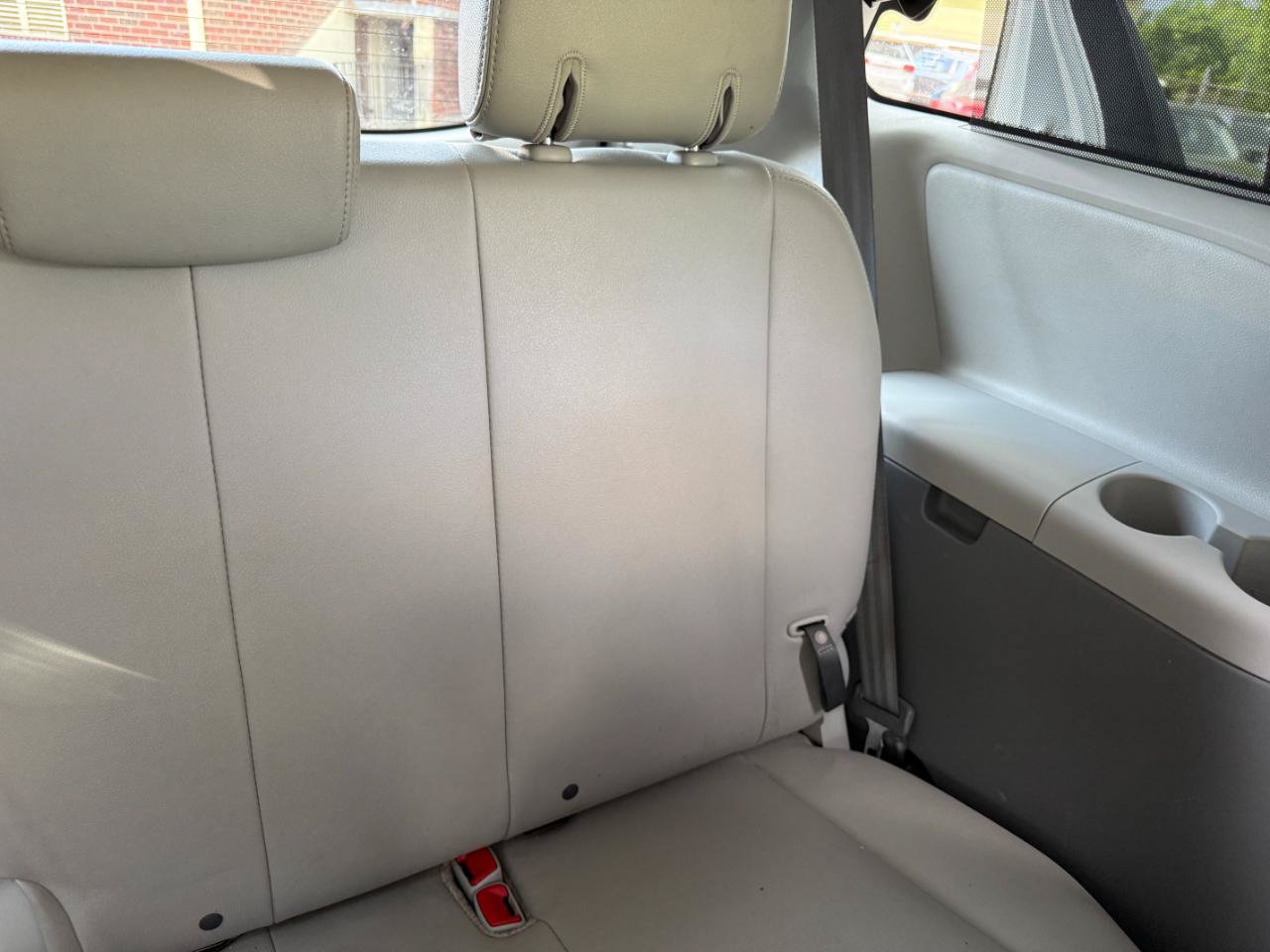 Used 2013 Toyota Sienna XLE w/ Entertainment Pkg FWD image 37