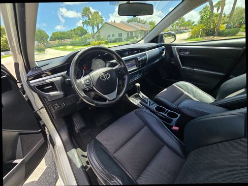 Used 2015 Toyota Corolla S FWD image 27