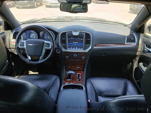 Used 2013 Chrysler 300 image 15