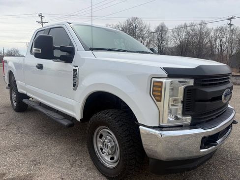 Used 2018 Ford F250 XL w/ Power Equipment Group image 3