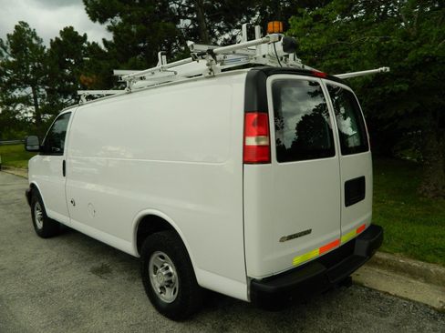 Used 2015 Chevrolet Express 2500 RWD image 6