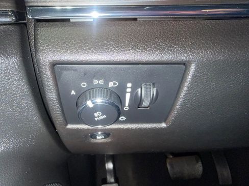 Used 2019 Jeep Grand Cherokee Limited AWD/4WD image 16