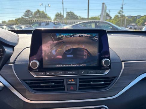 Used 2025 Nissan Altima 2.5 SV FWD image 23