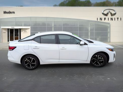 Used 2025 Nissan Sentra SV FWD image 3