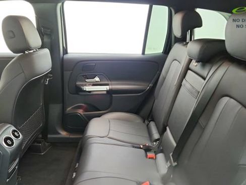 Used 2025 Mercedes-Benz GLB 250 4MATIC w/ Exclusive Package image 44