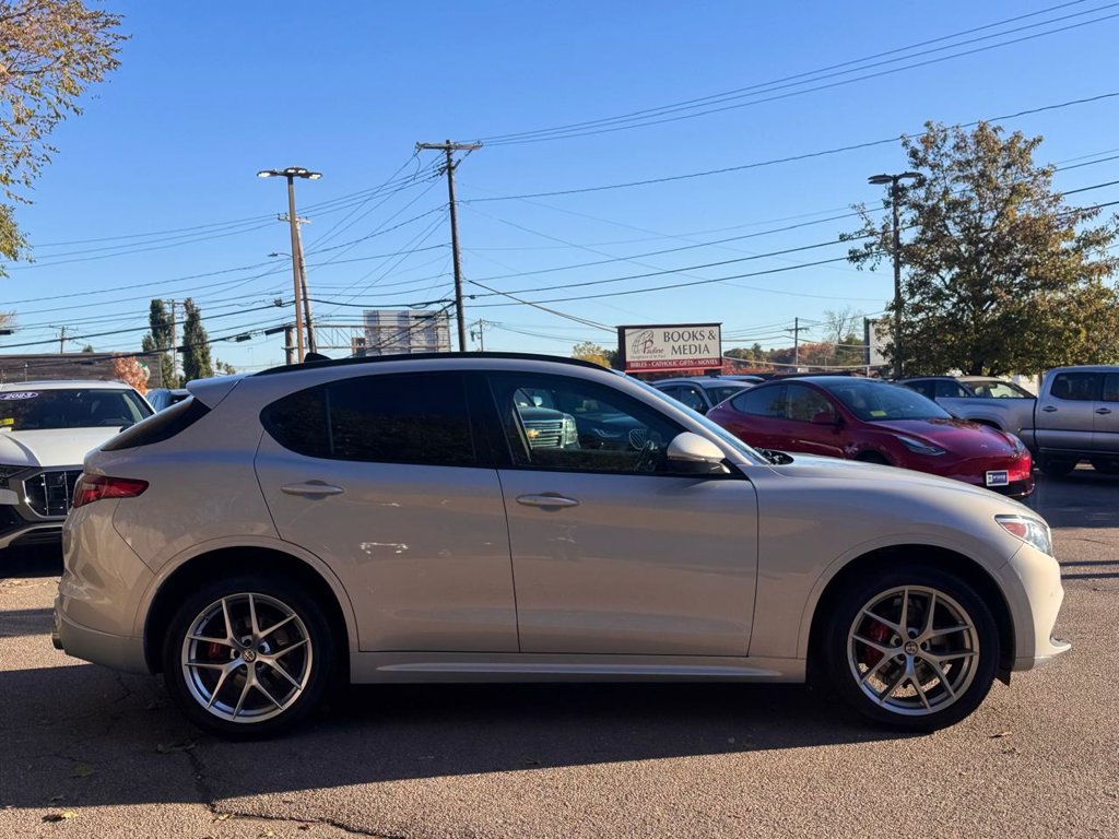Used 2020 Alfa Romeo Stelvio Ti Sport w/ Quick Order Package 22S Sport AWD/4WD image 7