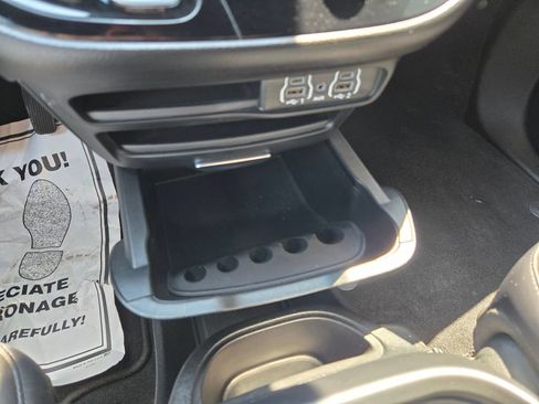 Used 2025 Chrysler Pacifica Select FWD image 29