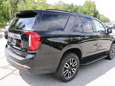 Used 2024 GMC Yukon AT4 w/ Technology Package AWD/4WD image 8
