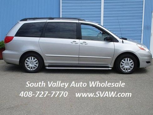 Used 2010 Toyota Sienna LE FWD image 5