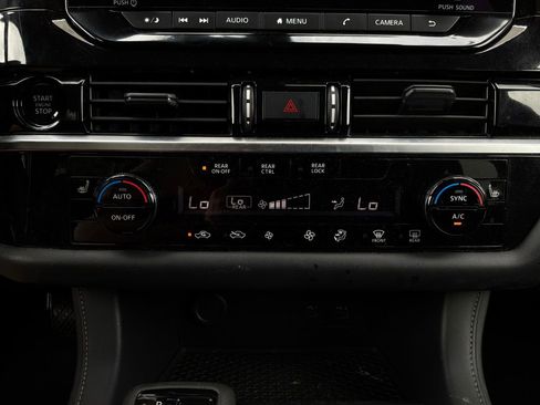 Used 2025 Nissan Pathfinder SV FWD image 28