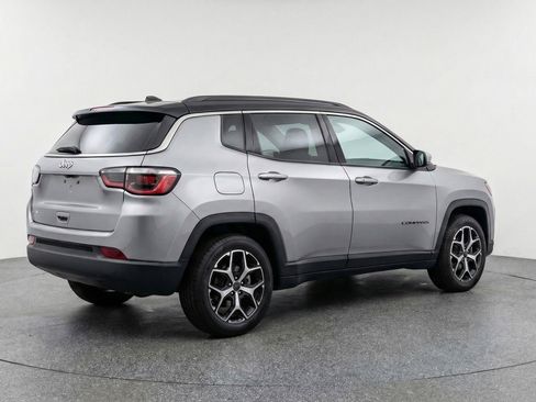 Used 2025 Jeep Compass Limited AWD/4WD image 9
