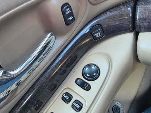 Used 2004 Buick Le Sabre Limited w/ Celebration Edition Package FWD image 12
