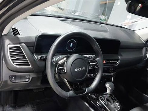 Used 2024 Kia Seltos SX w/ SX Sunroof Package AWD/4WD image 18