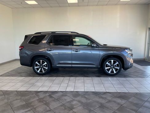 Used 2025 Honda Pilot Touring image 5