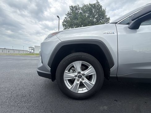 Used 2021 Toyota RAV4 LE AWD/4WD image 10