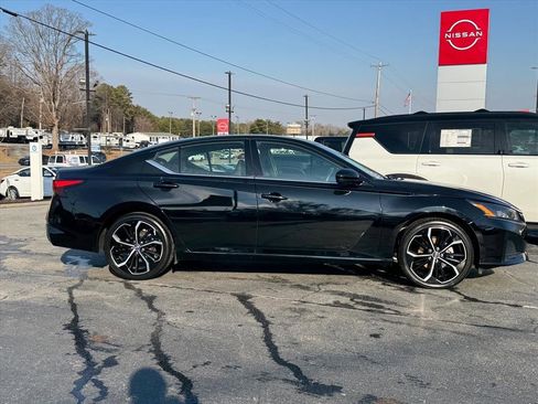 Certified 2025 Nissan Altima 2.5 SR image 2