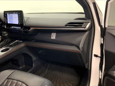 Used 2024 Toyota Sienna XSE image 27