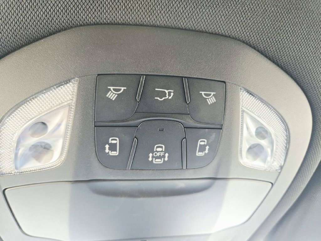 Used 2025 Chrysler Pacifica Select FWD image 32