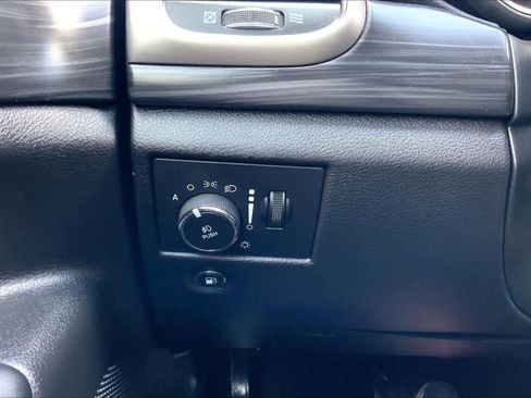 Used 2020 Jeep Grand Cherokee Altitude image 32