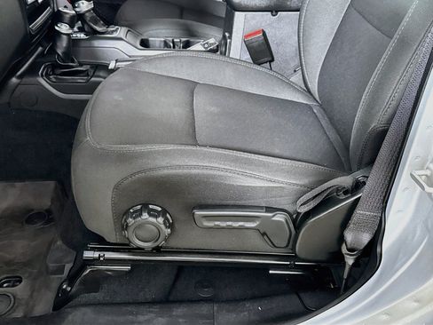 Used 2022 Jeep Wrangler Unlimited Sport AWD/4WD image 19