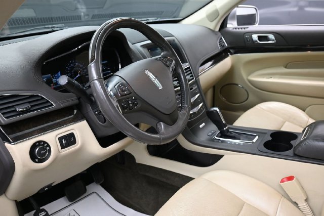 Used 2019 Lincoln MKT AWD image 14