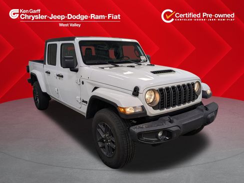 Certified 2025 Jeep Gladiator Sport AWD/4WD image 1