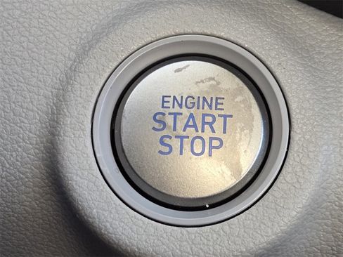 Certified 2025 Hyundai Venue SEL image 23