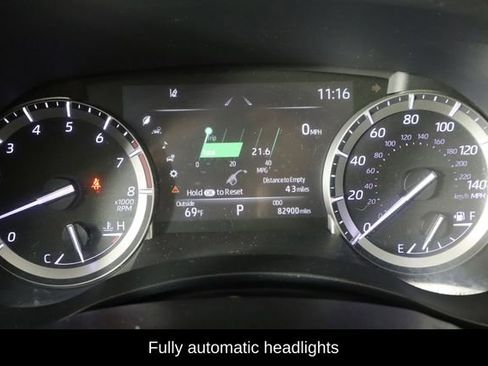 Used 2022 Toyota Highlander XLE FWD image 11