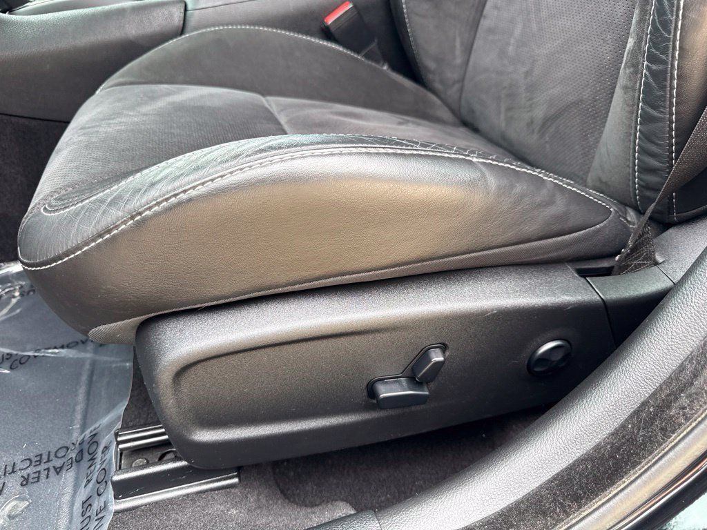 Used 2020 Chrysler 300 S w/ 300S Premium Group RWD image 23