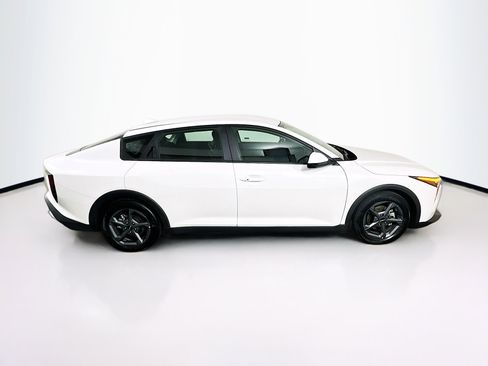 Used 2025 Kia K4 LXS image 9