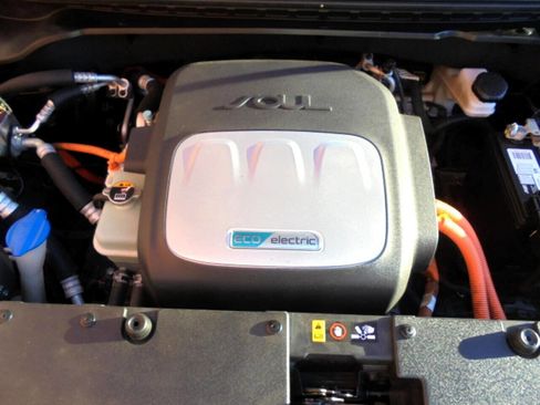 Used 2015 Kia Soul EV + image 34