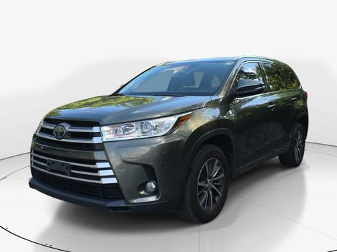 Used 2017 Toyota Highlander XLE FWD image 8