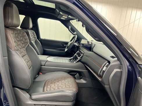Used 2025 Nissan Armada Platinum Reserve image 23