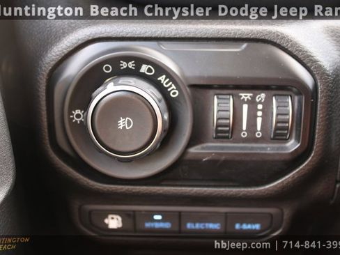 Used 2021 Jeep Wrangler Unlimited Sahara w/ Cold Weather Group image 20