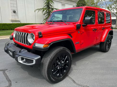 Used 2025 Jeep Wrangler Unlimited Sahara w/ Safety Group AWD/4WD image 3
