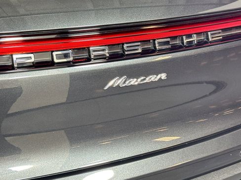 Certified 2025 Porsche Macan AWD/4WD image 26