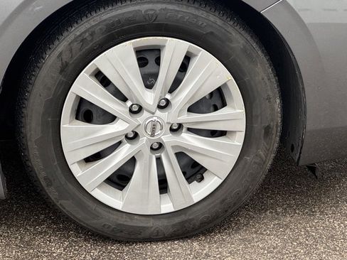 Used 2022 Nissan Sentra S image 3