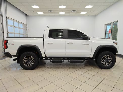 Used 2024 Chevrolet Colorado ZR2 w/ Technology Package AWD/4WD image 2
