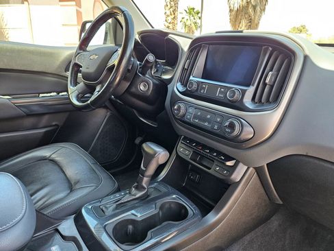 Used 2019 Chevrolet Colorado Z71 w/ Z71 Midnight Edition AWD/4WD image 18