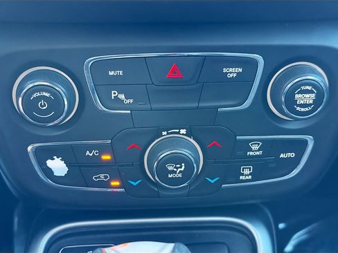 Used 2018 Jeep Compass Latitude w/ Popular Equipment Group FWD image 31