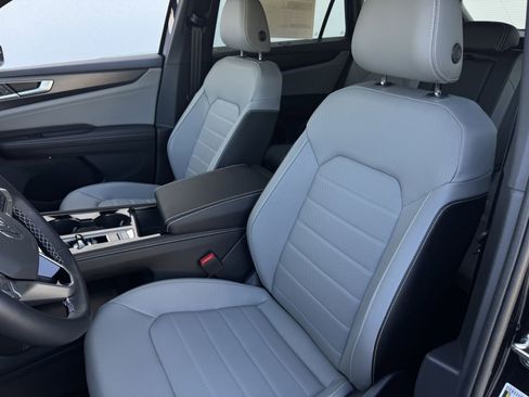 Used 2025 Volkswagen Atlas Cross Sport SEL image 25