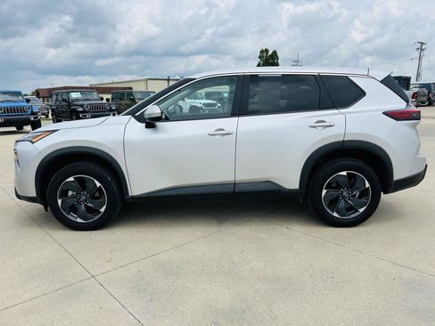 Used 2025 Nissan Rogue SV AWD/4WD image 33