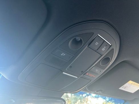 Used 2023 Genesis G70 2.0T image 54